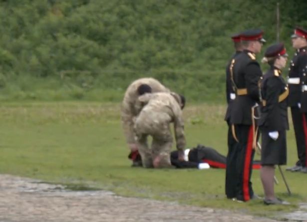  soldier faints during Coronation