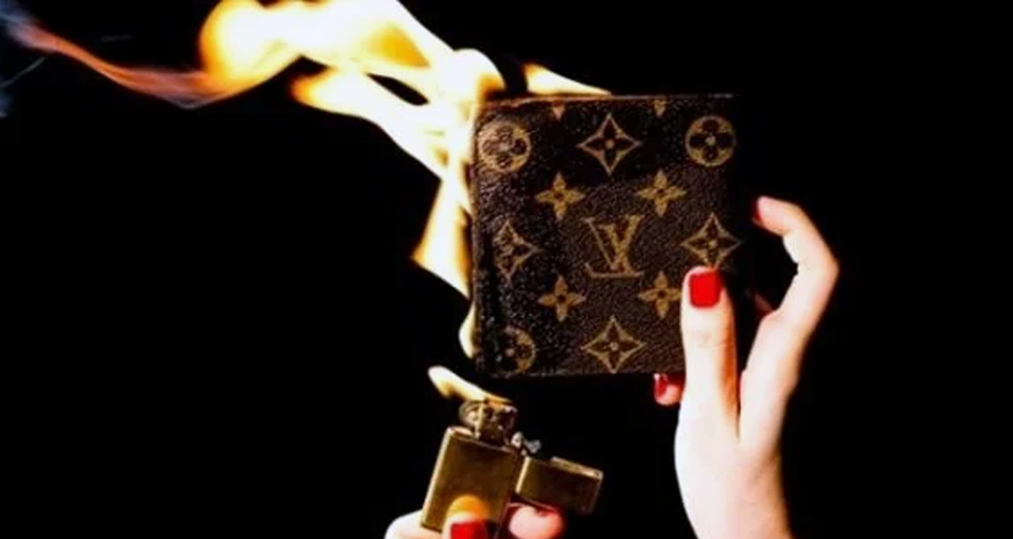 Did You Know Louis Vuitton Burns All Its Unsold Bags? The Reason Is Pretty  Bizarre - ScoopWhoop
