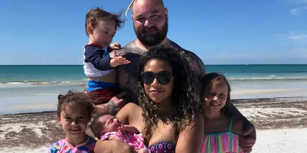  Bray Wyatt with his family 